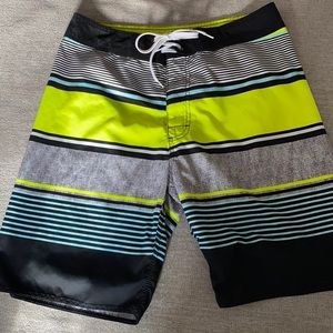 Men’s Old Navy striped board shorts Size Medium